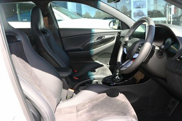 https://vehicle-cdn.autoleague.cloud/15443_620261281_6.jpg