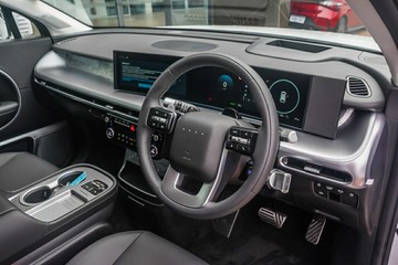 https://vehicle-cdn.autoleague.cloud/15443_620262032_13.jpg