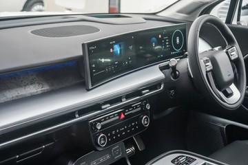 https://vehicle-cdn.autoleague.cloud/15443_620262032_21.jpg