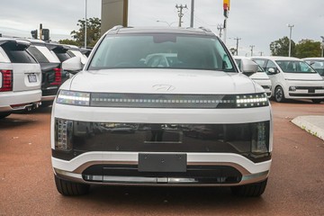 https://vehicle-cdn.autoleague.cloud/15443_620262032_3.jpg