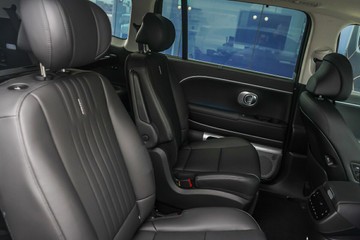 https://vehicle-cdn.autoleague.cloud/15443_620262032_9.jpg