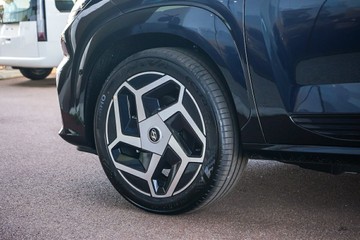 https://vehicle-cdn.autoleague.cloud/15443_620262835_5.jpg