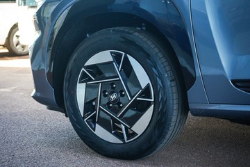 https://vehicle-cdn.autoleague.cloud/15443_620262861_5.jpg