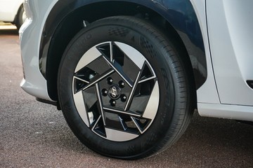 https://vehicle-cdn.autoleague.cloud/15443_620262866_5.jpg