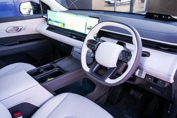https://vehicle-cdn.autoleague.cloud/15443_620262895_13.jpg
