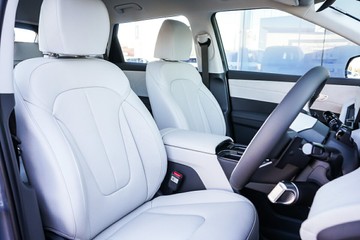 https://vehicle-cdn.autoleague.cloud/15443_620262895_14.jpg