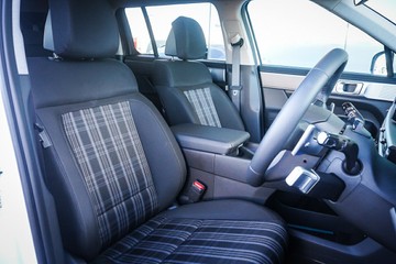 https://vehicle-cdn.autoleague.cloud/15443_620263337_14.jpg