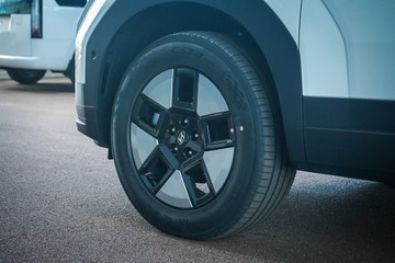 https://vehicle-cdn.autoleague.cloud/15443_620263337_5.jpg