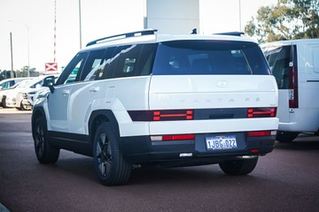 https://vehicle-cdn.autoleague.cloud/15443_620263337_6.jpg