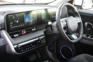 https://vehicle-cdn.autoleague.cloud/15443_620263369_22.jpg