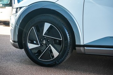 https://vehicle-cdn.autoleague.cloud/15443_620263369_5.jpg