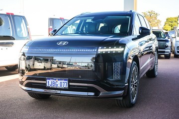 https://vehicle-cdn.autoleague.cloud/15443_620263374_4.jpg