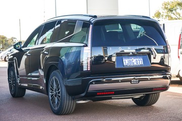 https://vehicle-cdn.autoleague.cloud/15443_620263374_6.jpg
