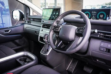 https://vehicle-cdn.autoleague.cloud/15443_620263509_13.jpg