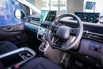 https://vehicle-cdn.autoleague.cloud/15443_620263511_13.jpg