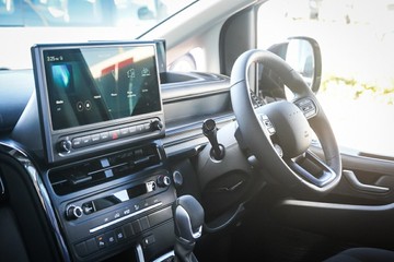 https://vehicle-cdn.autoleague.cloud/15443_620263511_21.jpg
