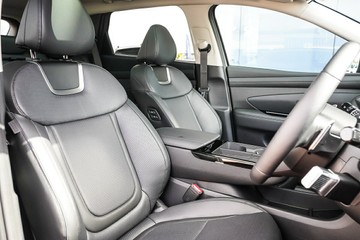 https://vehicle-cdn.autoleague.cloud/15443_620263671_14.jpg