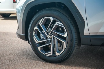 https://vehicle-cdn.autoleague.cloud/15443_620263671_5.jpg
