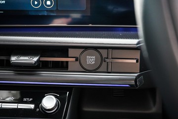 https://vehicle-cdn.autoleague.cloud/15443_620263766_23.jpg