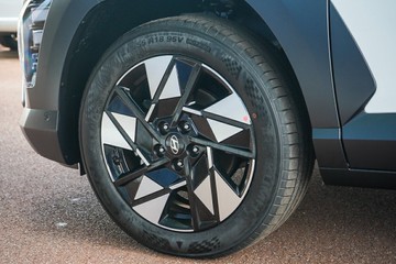 https://vehicle-cdn.autoleague.cloud/15443_620263813_5.jpg