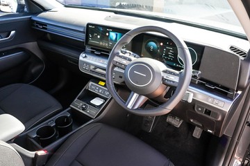 https://vehicle-cdn.autoleague.cloud/15443_620264103_13.jpg