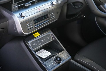 https://vehicle-cdn.autoleague.cloud/15443_620264103_23.jpg