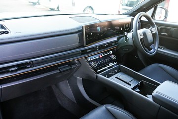 https://vehicle-cdn.autoleague.cloud/15443_620264215_23.jpg