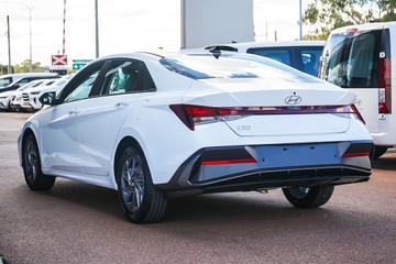 https://vehicle-cdn.autoleague.cloud/15443_620264236_6.jpg