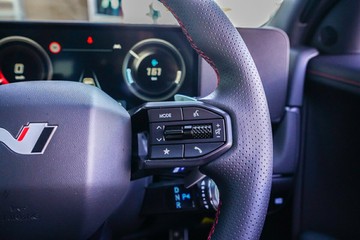 https://vehicle-cdn.autoleague.cloud/15443_620264376_17.jpg