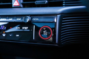 https://vehicle-cdn.autoleague.cloud/15443_620264376_21.jpg