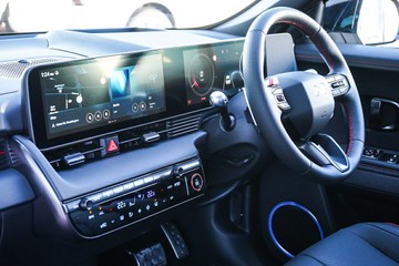 https://vehicle-cdn.autoleague.cloud/15443_620264376_23.jpg