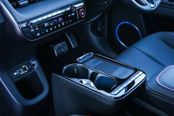 https://vehicle-cdn.autoleague.cloud/15443_620264376_24.jpg