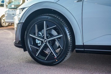 https://vehicle-cdn.autoleague.cloud/15443_620264376_5.jpg