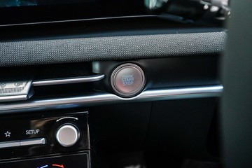 https://vehicle-cdn.autoleague.cloud/15443_620264514_21.jpg
