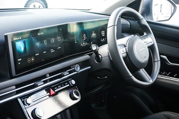 https://vehicle-cdn.autoleague.cloud/15443_620264514_23.jpg