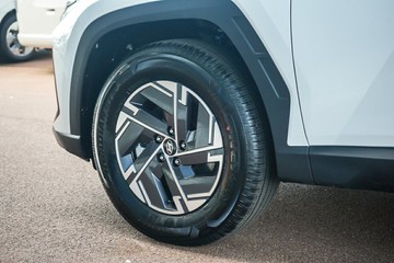 https://vehicle-cdn.autoleague.cloud/15443_620264514_5.jpg