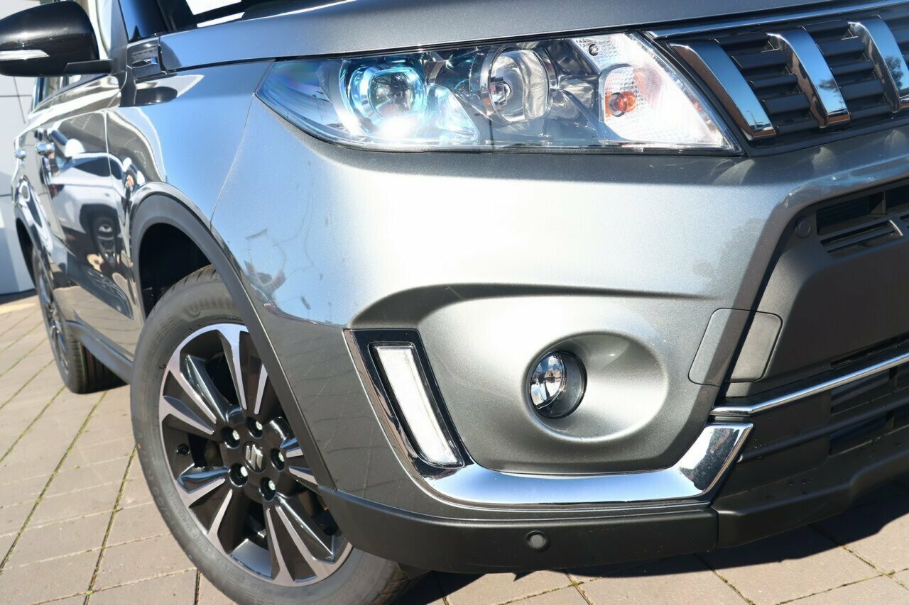 Suzuki Vitara image 2