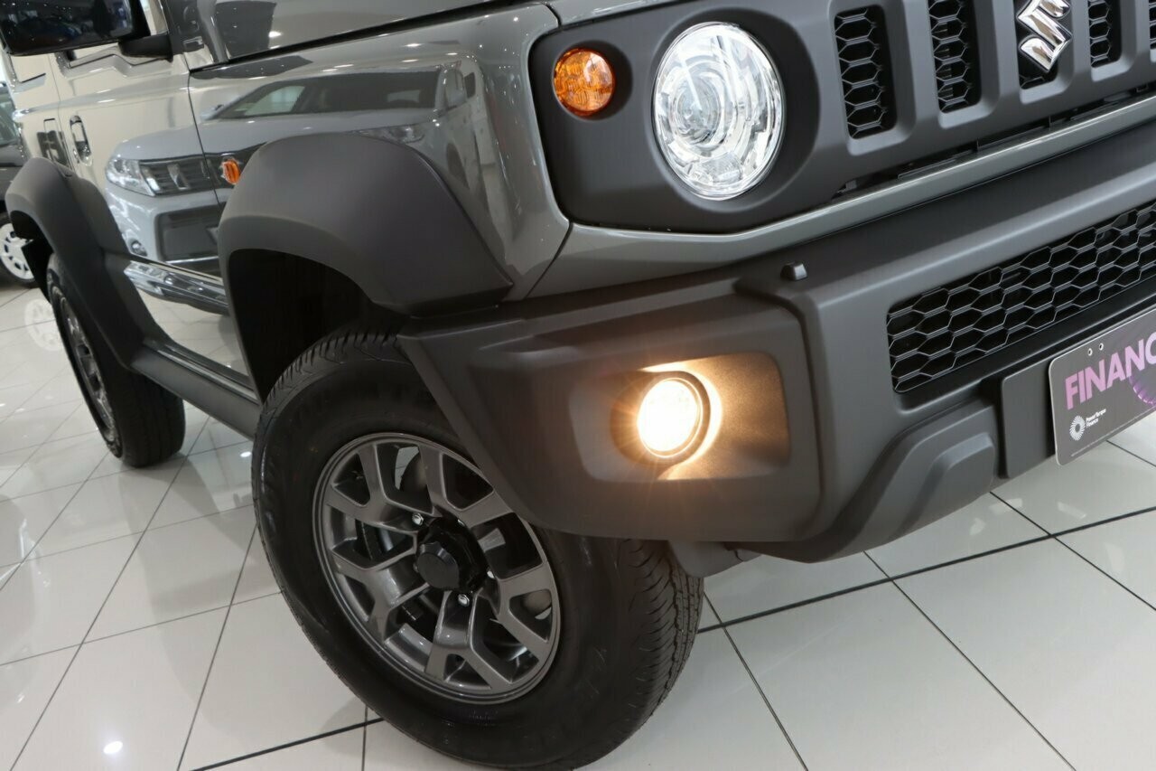 Suzuki Jimny image 2