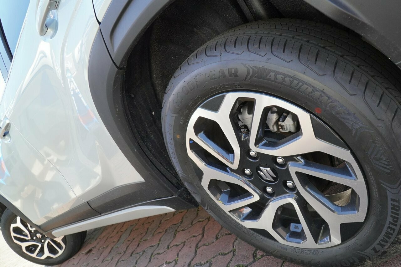 Suzuki Fronx image 4