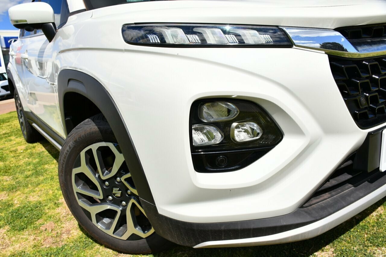 Suzuki Fronx image 2