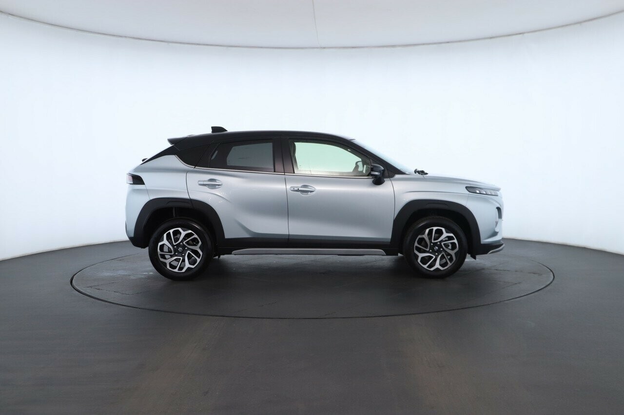 Suzuki Fronx image 2