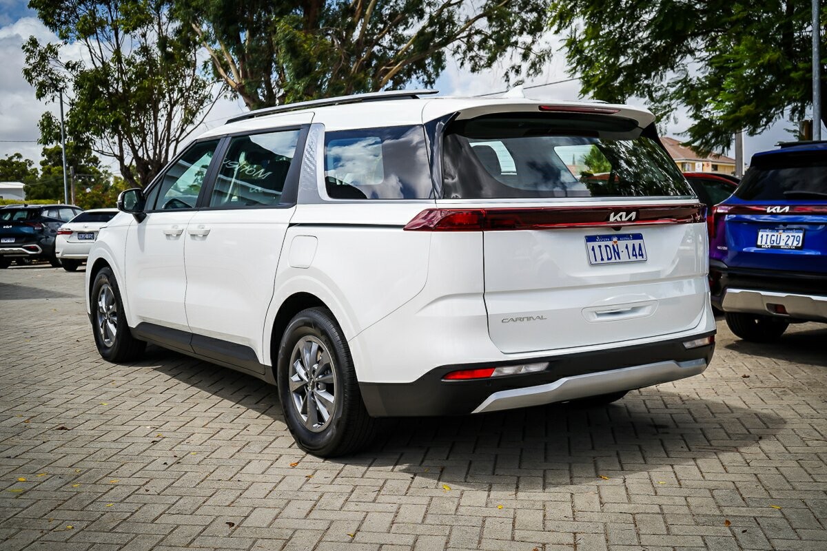 Kia Carnival image 4