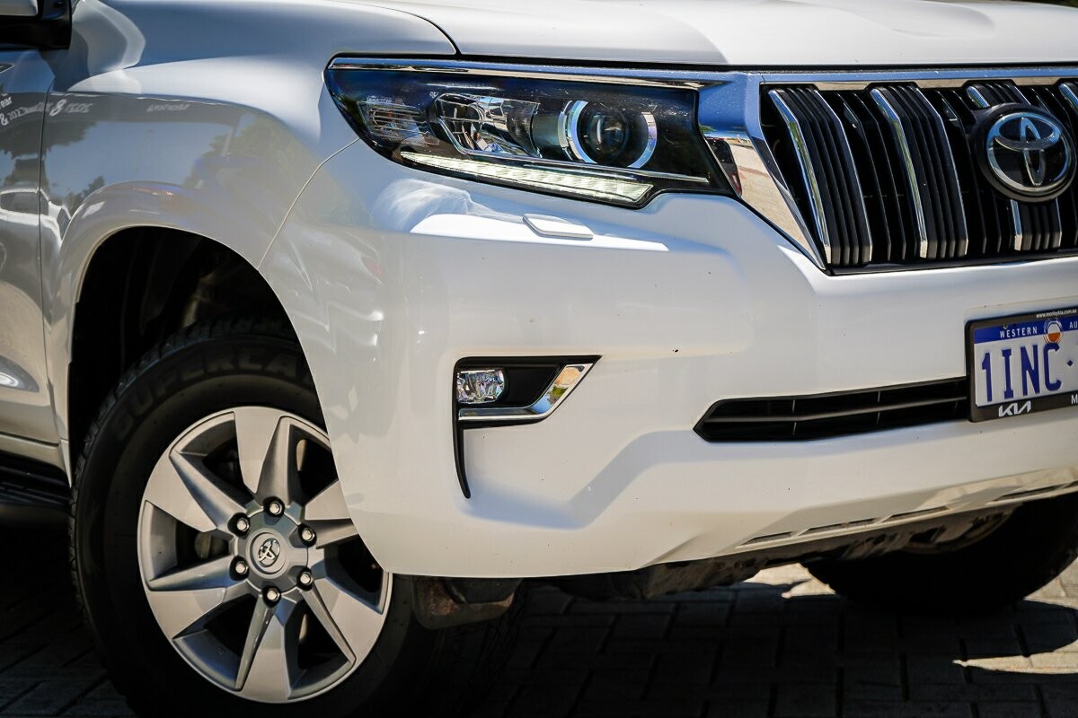 Toyota Landcruiser Prado image 2