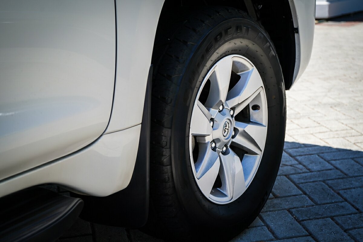 Toyota Landcruiser Prado image 3