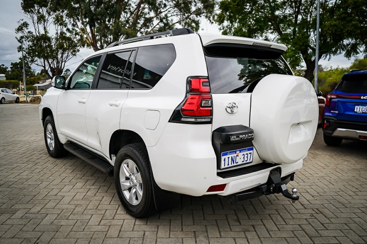 Toyota Landcruiser Prado image 2