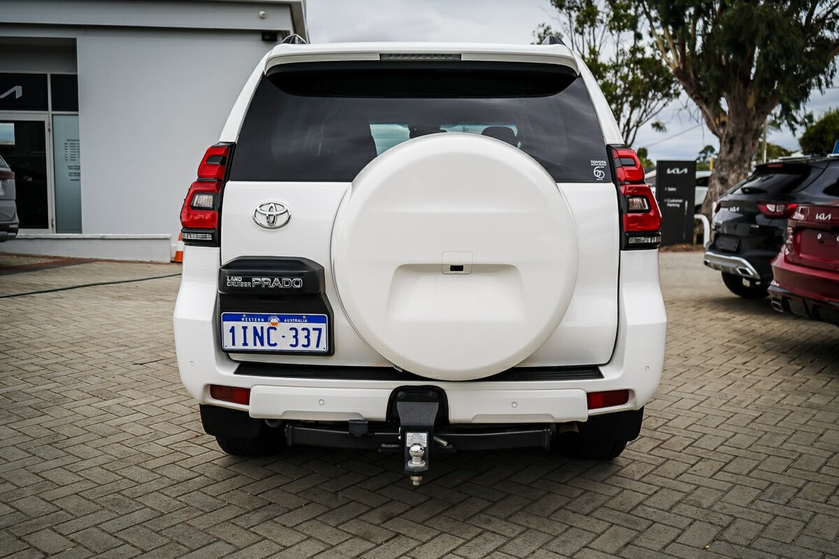 Toyota Landcruiser Prado image 3