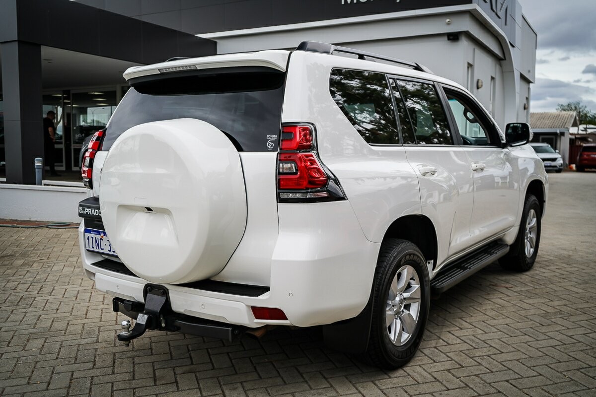 Toyota Landcruiser Prado image 4