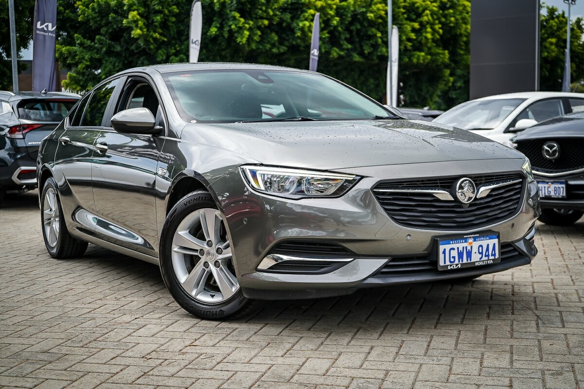 Holden Commodore image 1