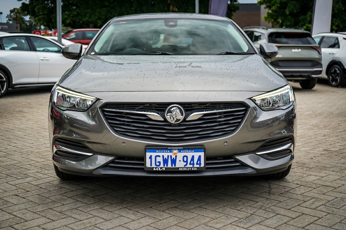 Holden Commodore image 4