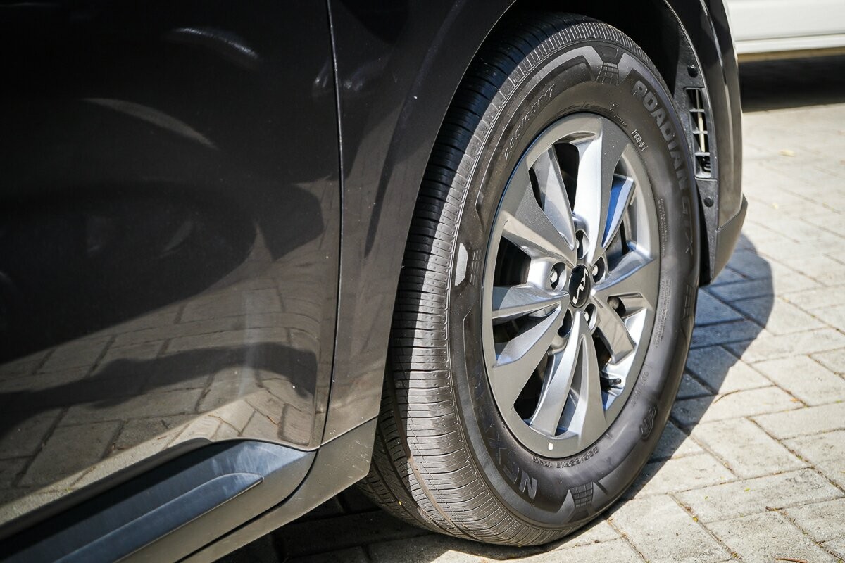 Kia Carnival image 3